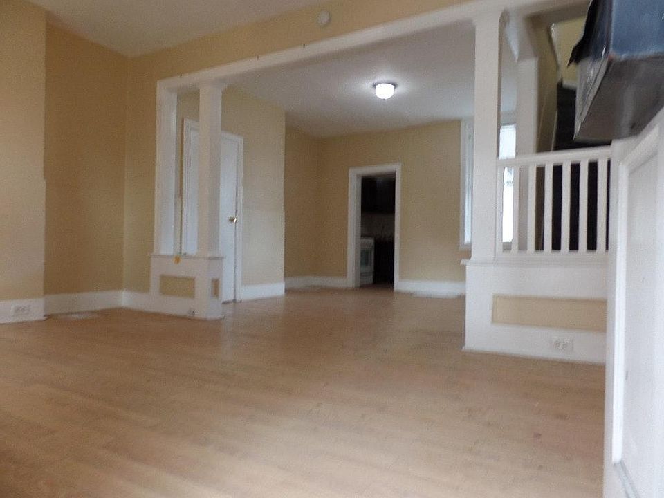 2nd image of 1011 Anderson St