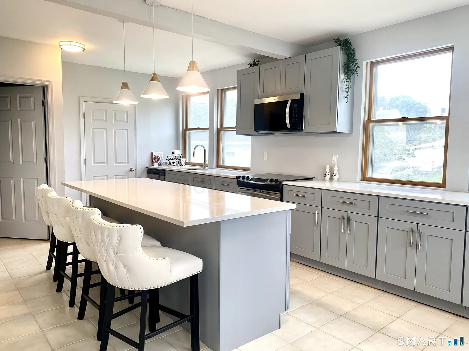 3 bed, 3.0 bath, 1917 sqft, $4,950 — Photo 4