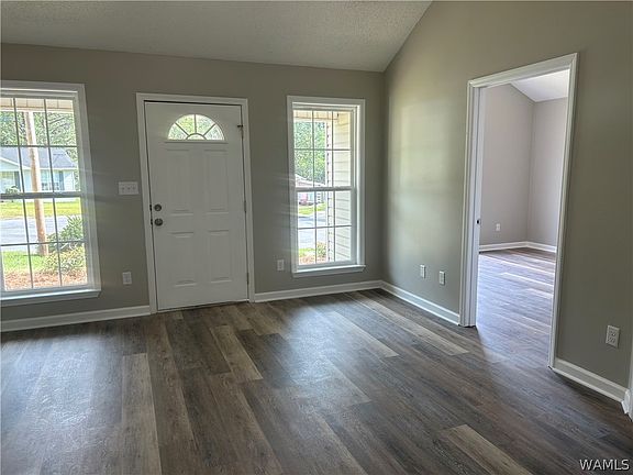 2nd image of 3232 Alpine Pl