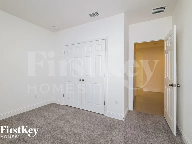 1100 Cavender Creek Rd — Photo 12