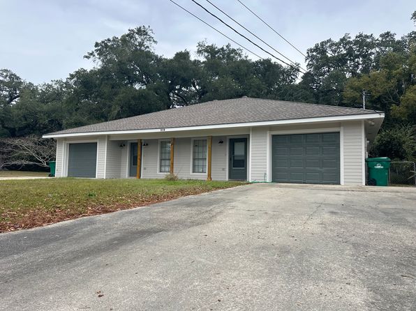 219 Saint Charles St #A, Bay Saint Louis, MS 39520