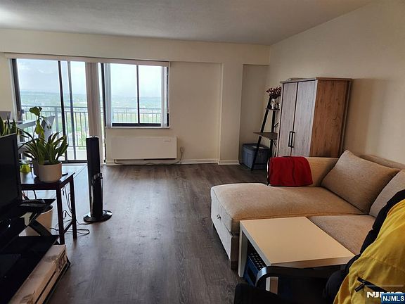 2nd image of 233 12th St APT 4E