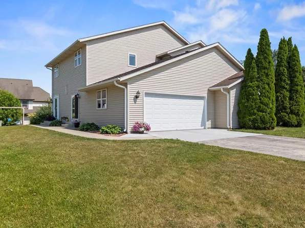 408 Majeskie DRIVE, Pewaukee, WI 53072