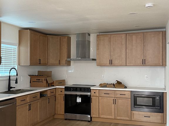 remodeled kitchen. new appliances