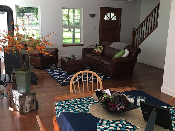 Dining room to living room