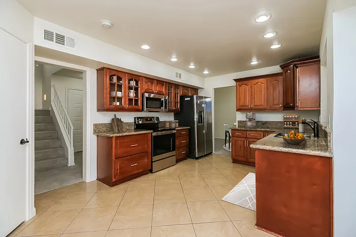3 bed, 2.5 bath, 1606 sqft, $2,275 — Photo 4