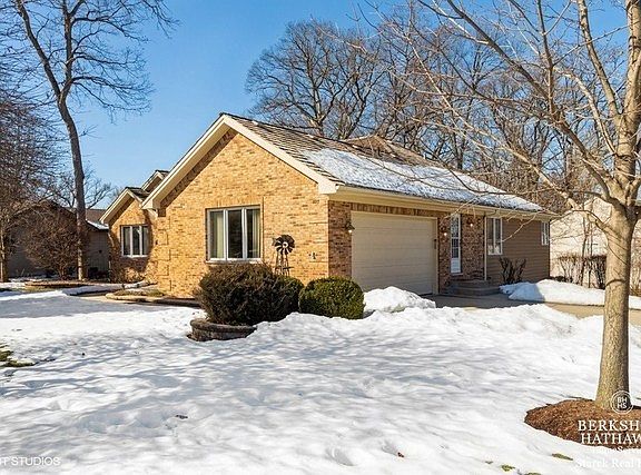 2nd image of 1017 Rosewood Dr