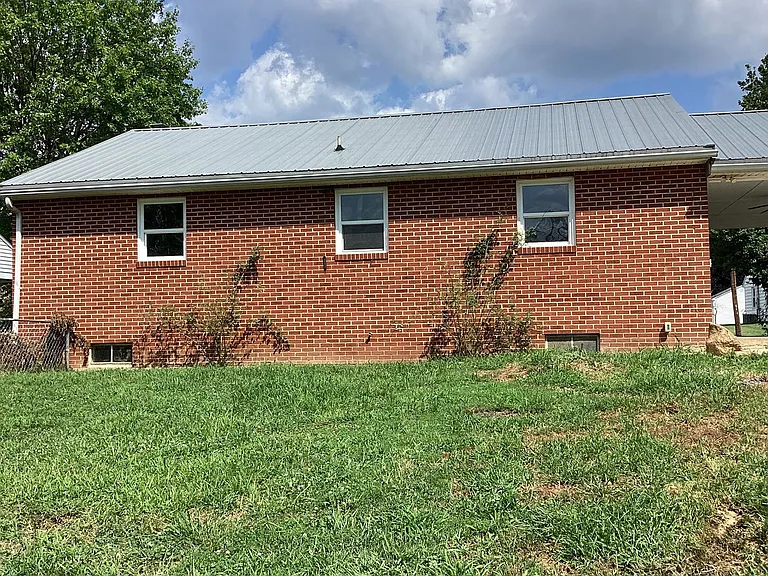 320 Landis Ave — Photo 24