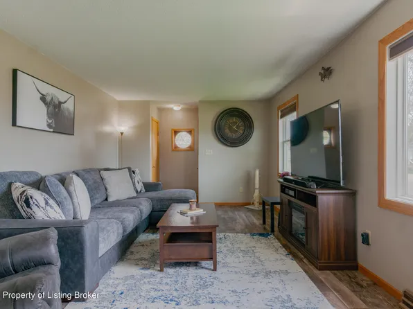 609 4th Ave W, Dickinson, ND 58601