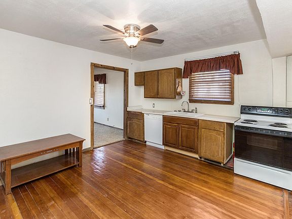 3rd image of 812 N Center Ave