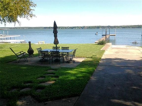 3rd image of 412 W Lake Dr