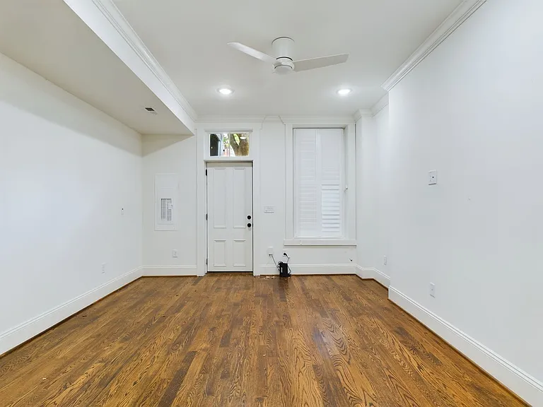 2515 E Franklin St — Photo 19
