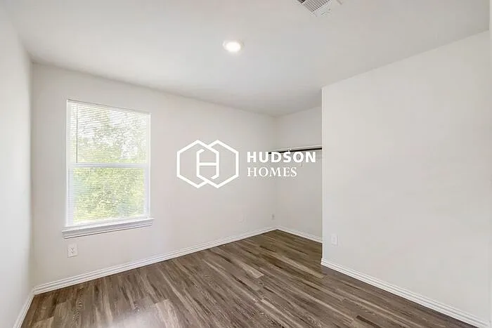 7839 Sandy St — Photo 8
