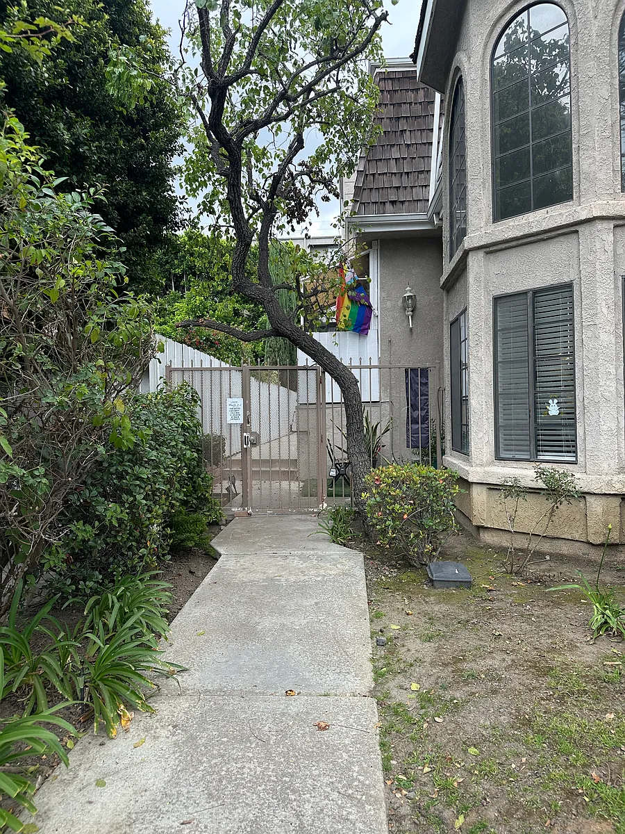 Building Photo - 5400 Simpson Ave #4
