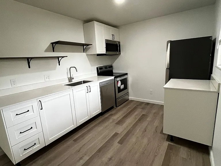 254 N 700 W — Photo 2