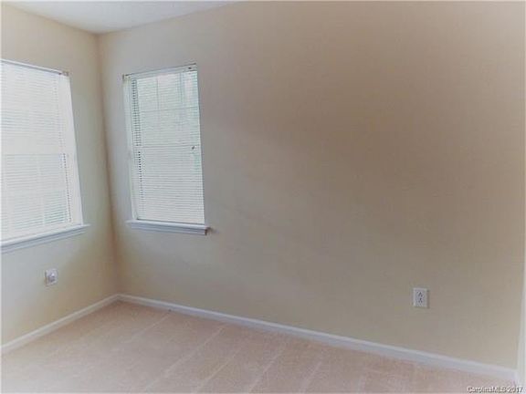 4th image of 1112 Coachlight Cres