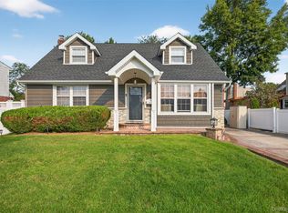 1723 Kroll Rd, East Meadow, NY 11554