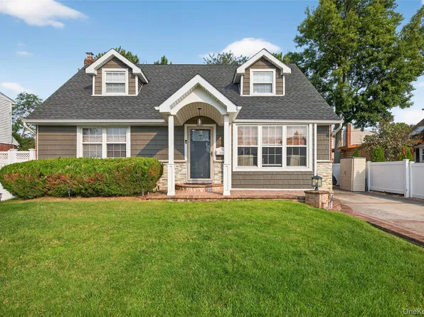 1723 Kroll Road, East Meadow, NY 11554