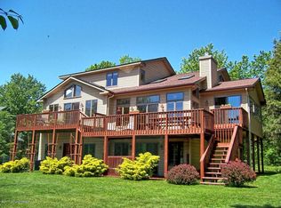 6 Lake Ct, Gouldsboro, PA 18424