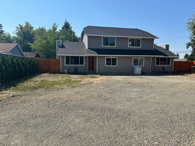 1730 NE Darby St — Photo 1