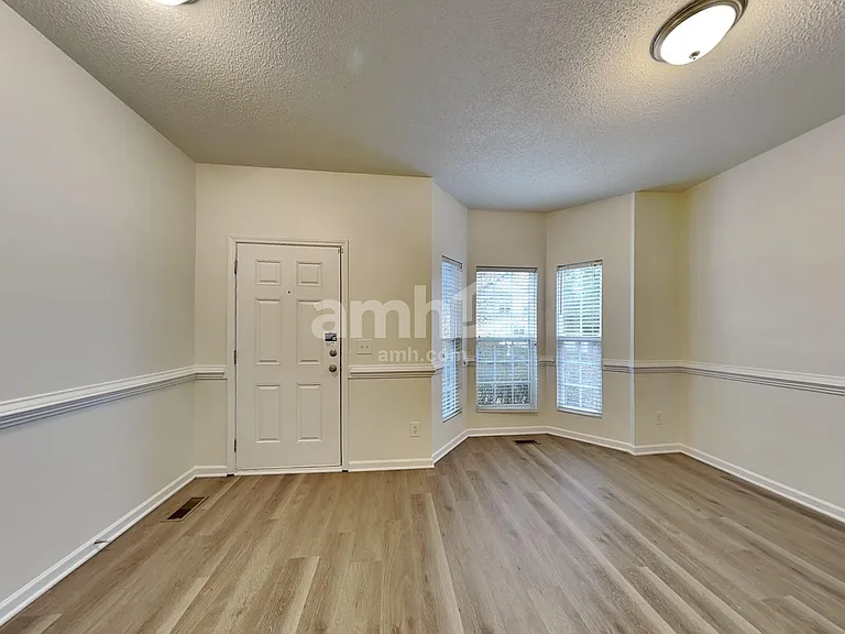 900 Arbor Greene Dr — Photo 5