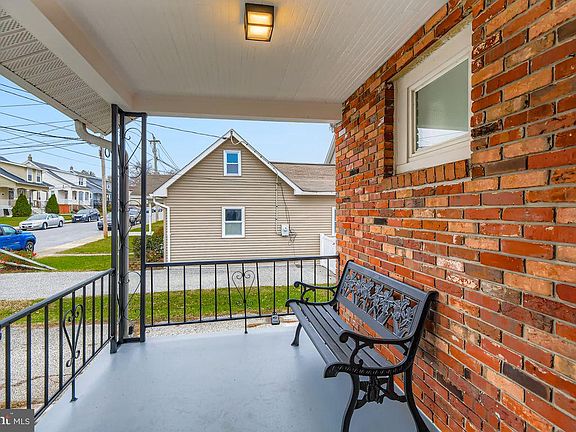3rd image of 3104 Dubois Ave