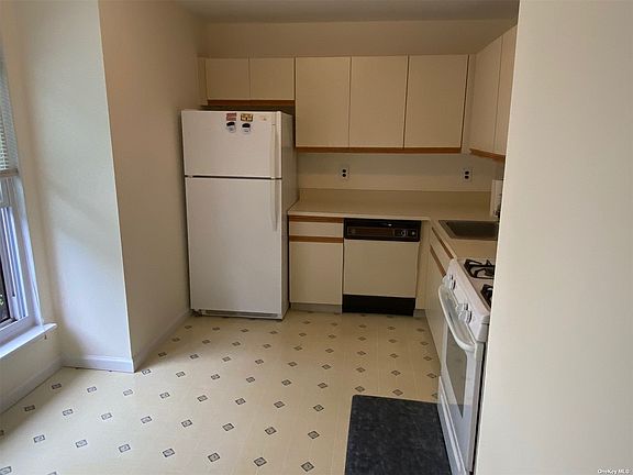 4th image of 13 Cypress Ct Unit 13