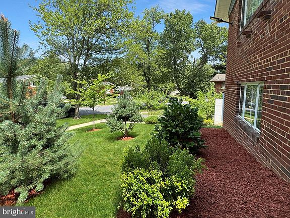 4th image of 2408 Lillian Dr