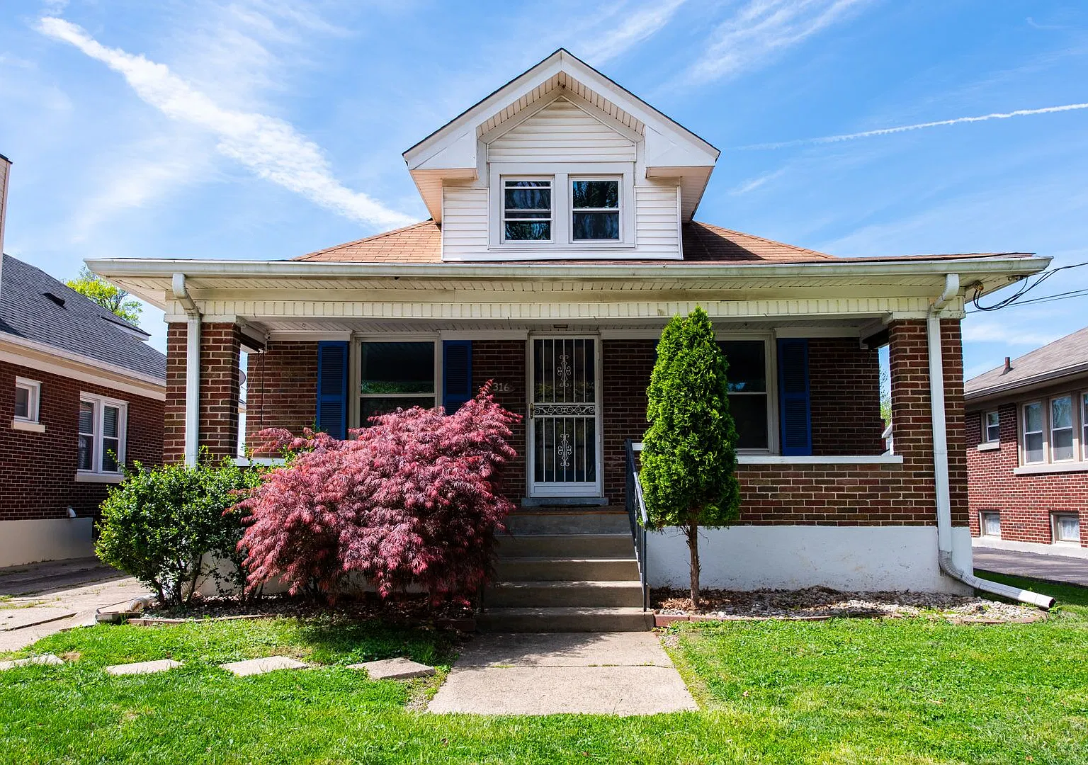 House in St. Matthews — Photo 1