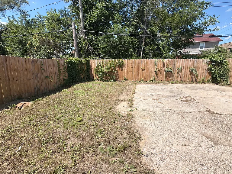 16931 Prairie St — Photo 2