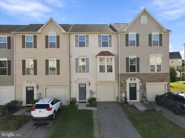 58 Gauley River Path, Falling Waters, WV 25419