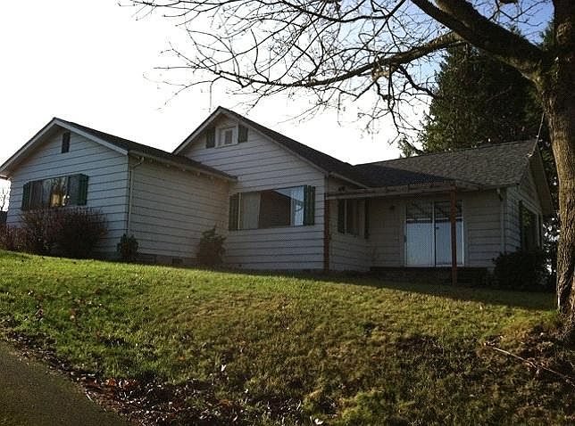 2nd image of 667 W Smith Rd
