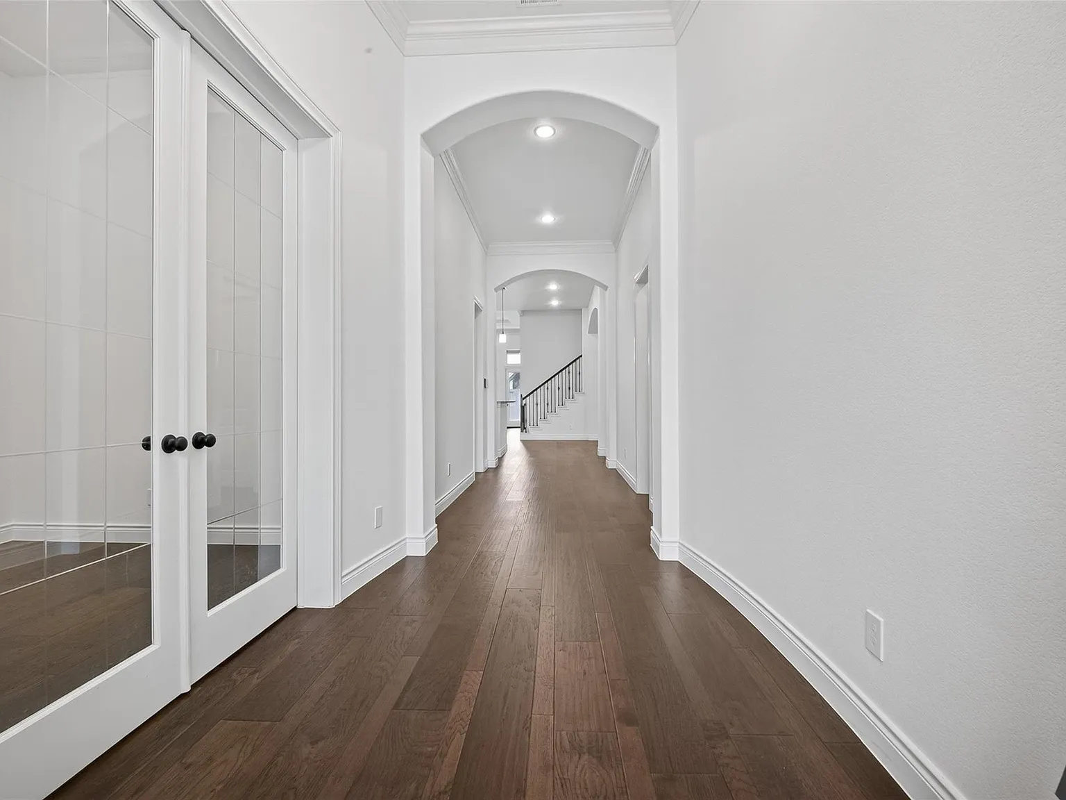 4 bed, 5.0 bath, 3625 sqft, $5,200 — Photo 4