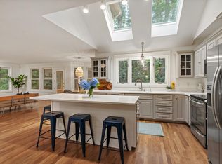 16 Stapleford Dr, Falmouth, ME 04105