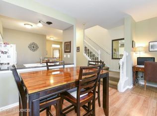 1406 Walnut Hill Ave, Saint Charles, IL 60174