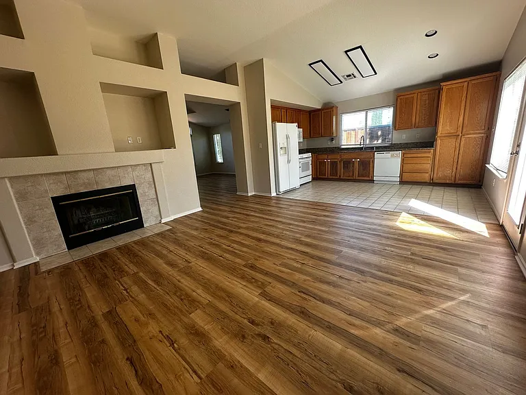 4901 Hillridge Way — Photo 5