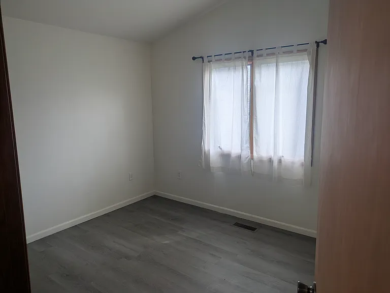 2771 Southlawn St — Photo 8