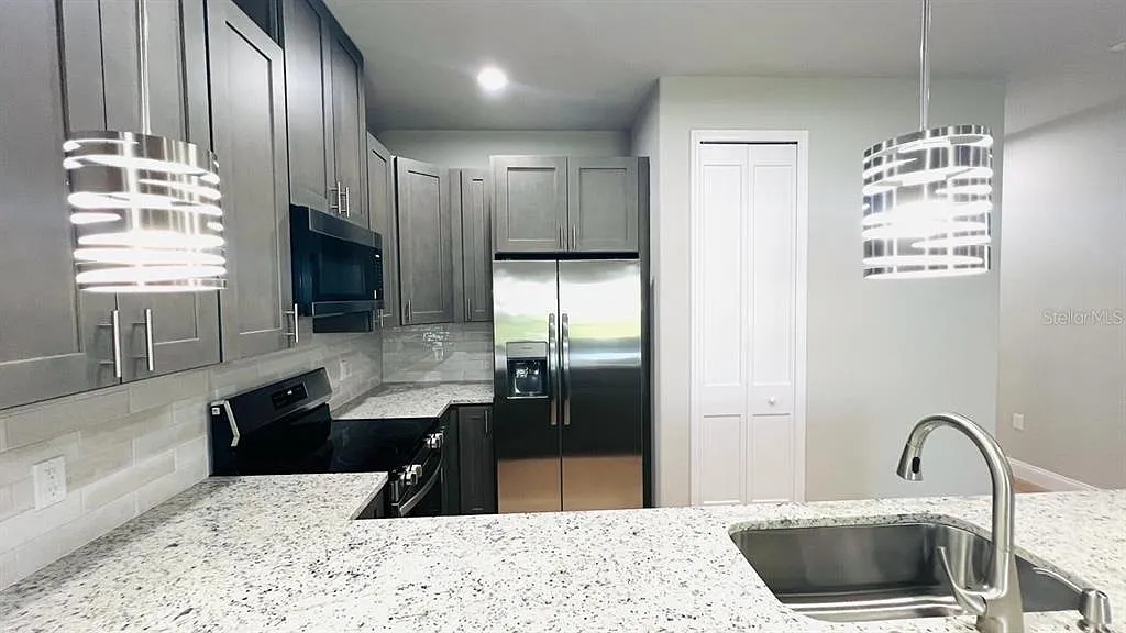 160 Coral Reef Ct N — Photo 4
