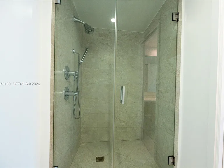 488 NE 18th St #3302 — Photo 13