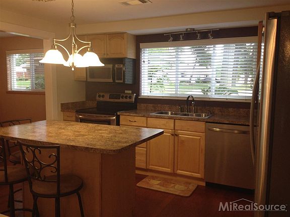 5th image of 12300 Averill Dr