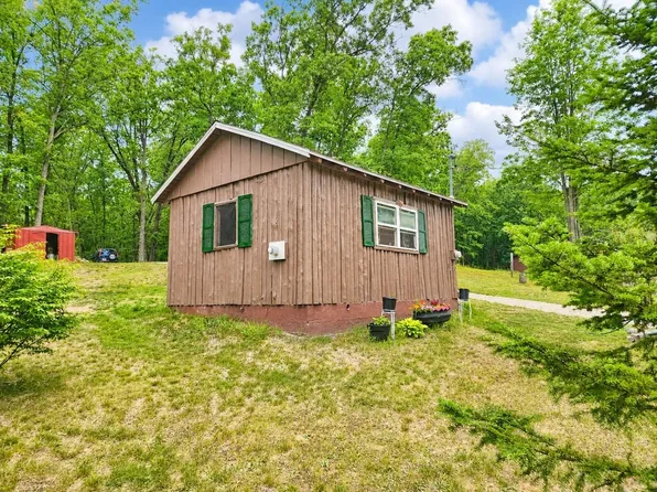 303 Beverly Dr, Harrison, MI 48625
