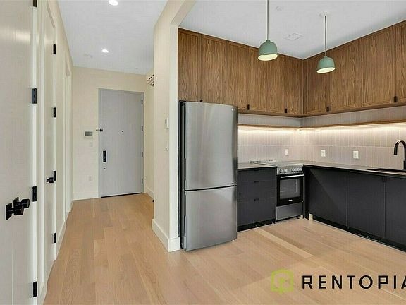 2nd image of 420 Tompkins Ave #139