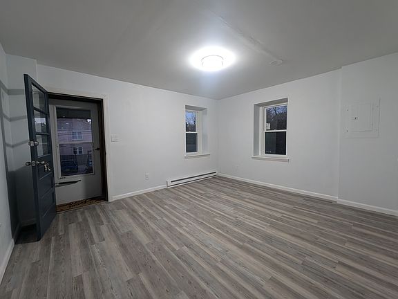 3rd image of 1005 Stanbridge St