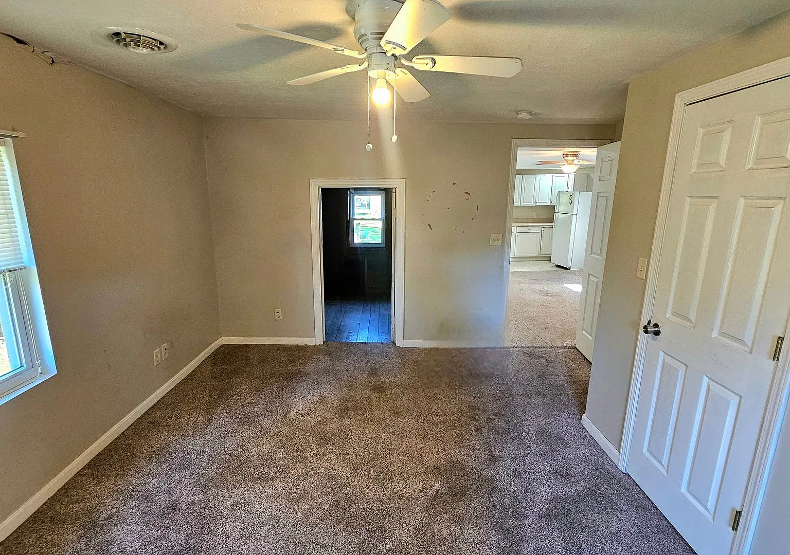 Upstairs 1 Bed 1 Bath Apartment for Rent in Bellville | 189 Markey St Apt B — Photo 4