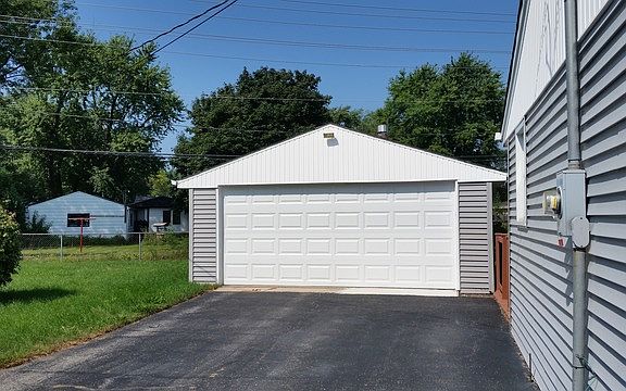 2nd image of 7434 Saturn St