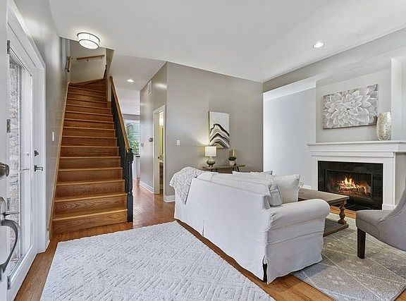 3rd image of 1867 N Bissell St #2B