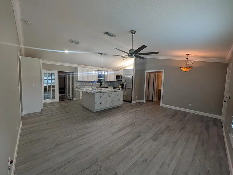 625 Coconut Ave N — Photo 10