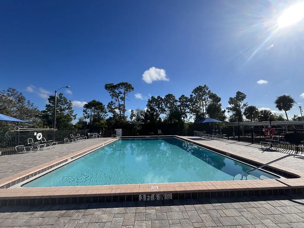 3 bed, 2.0 bath, 1286 sqft, $1,399 — Photo 3