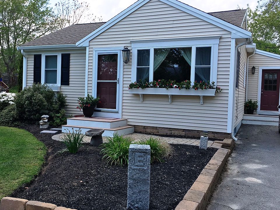 Cute bungalow!