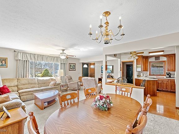 3rd image of 3993 Canterbury Dr